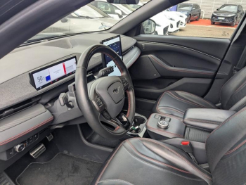 Photo 9 du bon plan FORD Mustang Mach-E 351ch Extended Range 99kWh AWD 9cv occasion à 39900 €