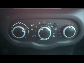 Photo 16 du bon plan RENAULT Twingo 1.0 SCe 70ch Intens Euro6 occasion à 7990 €