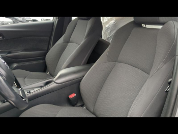 Photo 10 du bon plan TOYOTA C-HR 122h Dynamic 2WD E-CVT occasion à 16990 €