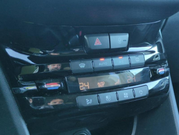 Photo 22 du bon plan PEUGEOT 2008 1.2 PureTech 110ch Allure S&S EAT6 occasion à 9990 €