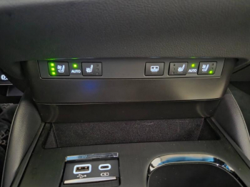 Photo 10 du bon plan LEXUS ES 300h Luxe MY23 occasion à 37990 €