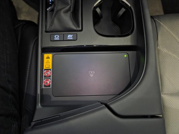 Photo 11 du bon plan LEXUS ES 300h Luxe MY23 occasion à 37990 €