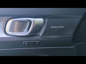 Photo 38 du bon plan VOLVO XC40 B3 163ch Ultra DCT 7 occasion à 47490 €