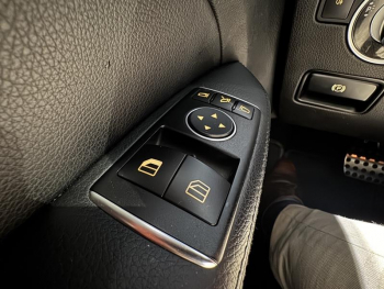 Photo 31 du bon plan MERCEDES-BENZ Classe SLK 350 7GTro+ occasion à 34990 €