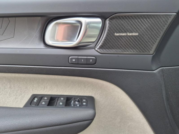 Photo 25 du bon plan VOLVO XC40 T4 Recharge 129 + 82ch Plus DCT 7 occasion à 34890 €