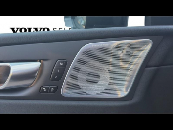 Photo 19 du bon plan VOLVO XC60 T6 Hybride Rechargeable 253 + 145ch Ultra Style Dark Geartronic 8 AWD occasion à 59900 €