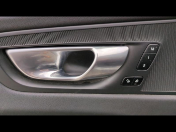 Photo 25 du bon plan VOLVO XC60 T6 AWD 253 + 145ch Plus Style Dark Geartronic occasion à 33900 €