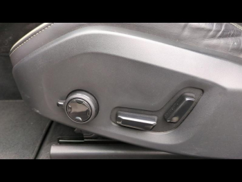 Photo 26 du bon plan VOLVO XC60 T6 AWD 253 + 145ch Plus Style Dark Geartronic occasion à 33900 €