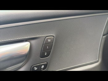 Photo 13 du bon plan VOLVO XC60 T6 Hybride Rechargeable 253 + 145ch Plus Style Dark Geartronic 8 AWD occasion à 51890 €