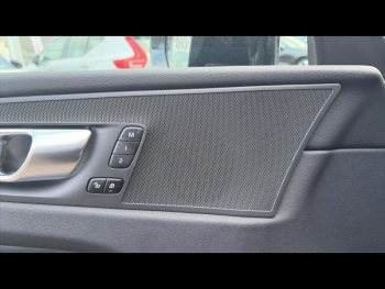 Photo 16 du bon plan VOLVO XC60 T6 Hybride Rechargeable 253 + 145ch Plus Style Dark Geartronic 8 AWD occasion à 52990 €