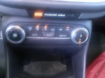 Photo 12 du bon plan FORD Fiesta 1.1 75ch Titanium Business 5p occasion à 12901 €