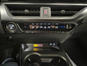 Photo 9 du bon plan LEXUS UX 300h Luxe 2WD occasion à 41600 €