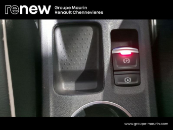 Photo 28 du bon plan RENAULT Captur 1.6 E-Tech Plug-in 160ch Intens occasion à 15990 €