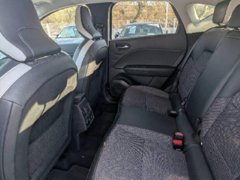 Photo 8 du bon plan RENAULT Captur 1.6 E-Tech Plug-in 160ch Intens occasion à 18280 €