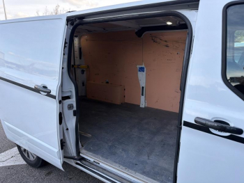 Photo 10 du bon plan FORD Transit Custom Fg VUL 300 L2H1 2.0 EcoBlue 170 Limited 7cv occasion à 23490 €