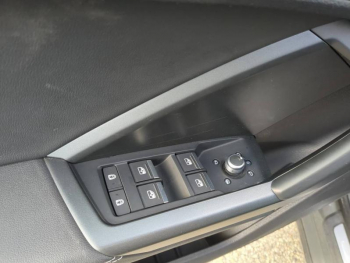 Photo 15 du bon plan AUDI Q3 35 TFSI 150ch S line S tronic 7 occasion à 38390 €