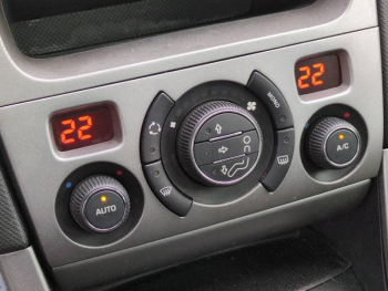 Photo 21 du bon plan PEUGEOT 308 1.6 e-HDi112 FAP Sportium 5p occasion à 5980 €