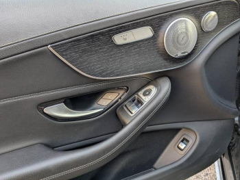 Photo 12 du bon plan MERCEDES-BENZ Classe C Coupé 220 d 194ch AMG Line 9G-Tronic occasion à 39989 €
