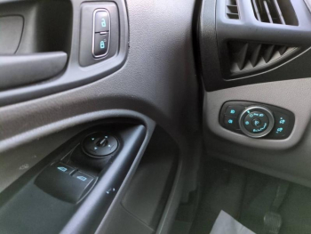 Photo 14 du bon plan FORD Transit Connect VUL L2 1.5 EcoBlue 120ch Trend occasion à 17990 €