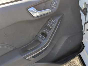 Photo 10 du bon plan FORD Fiesta Active 1.0 EcoBoost 140ch S&S Plus Euro6.2 occasion à 11490 €