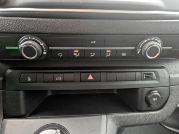 Photo 19 du bon plan OPEL Vivaro Fg VUL M 2.0 BlueHDi 145ch S&S Pack Premium Connect EAT8 occasion à 26980 €