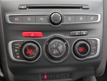 Photo 22 du bon plan DS DS 4 PureTech 130ch Sport Chic S&S occasion à 12990 €