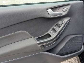 Photo 10 du bon plan FORD Fiesta 1.0 EcoBoost Hybrid 125ch ST-Line 5p occasion à 16990 €