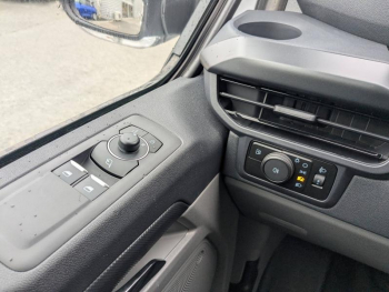 Photo 14 du bon plan FORD Transit Custom Fg VUL 320 L1H1 2.5 Duratec 232ch Hybride rechargeable Sport CVT occasion à 43851 €