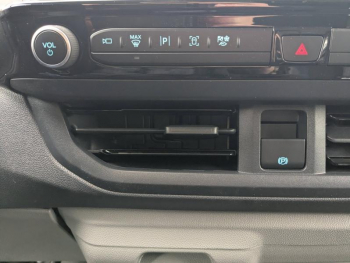 Photo 21 du bon plan FORD Transit Custom Fg VUL 320 L1H1 2.5 Duratec 232ch Hybride rechargeable Sport CVT occasion à 43851 €