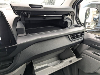 Photo 22 du bon plan FORD Transit Custom Fg VUL 320 L1H1 2.5 Duratec 232ch Hybride rechargeable Sport CVT occasion à 43851 €