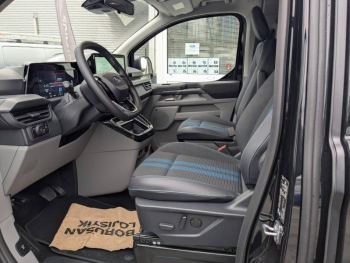 Photo 20 du bon plan FORD Tourneo Custom 340 L1H1 2.5 Duratec 232ch Hybride rechargeable Sport CVT occasion à 65421 €