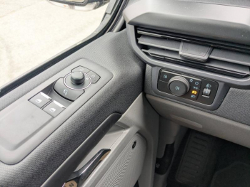 Photo 21 du bon plan FORD Tourneo Custom 340 L1H1 2.5 Duratec 232ch Hybride rechargeable Sport CVT occasion à 65421 €