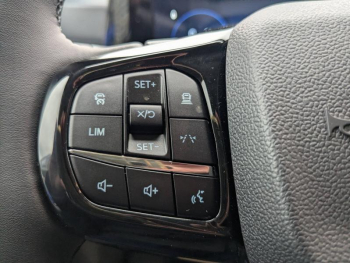 Photo 23 du bon plan FORD Tourneo Custom 340 L1H1 2.5 Duratec 232ch Hybride rechargeable Sport CVT occasion à 65421 €