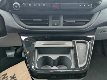 Photo 27 du bon plan FORD Tourneo Custom 340 L1H1 2.5 Duratec 232ch Hybride rechargeable Sport CVT occasion à 65421 €