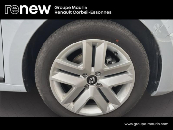 Photo 17 du bon plan RENAULT Clio 1.6 E-Tech 145ch full hybrid Evolution - 25 occasion à 18989 €