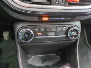 Photo 9 du bon plan FORD Fiesta 1.5 TDCi 120ch Stop&Start Vignale 5p Euro6.2 occasion à 12490 €