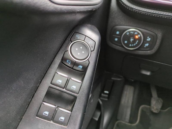 Photo 13 du bon plan FORD Fiesta 1.5 TDCi 120ch Stop&Start Vignale 5p Euro6.2 occasion à 12490 €