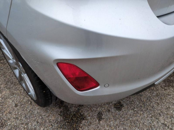 Photo 19 du bon plan FORD Fiesta 1.5 TDCi 120ch Stop&Start Vignale 5p Euro6.2 occasion à 12490 €