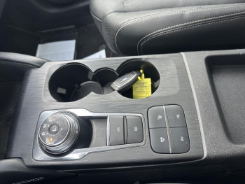 Photo 18 du bon plan FORD Kuga 2.5 Duratec 225ch PHEV Vignale BVA occasion à 23590 €