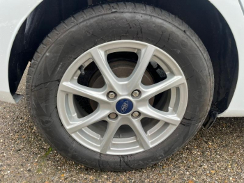 Photo 20 du bon plan FORD Fiesta 1.0 EcoBoost 95ch Titanium 5p occasion à 12490 €