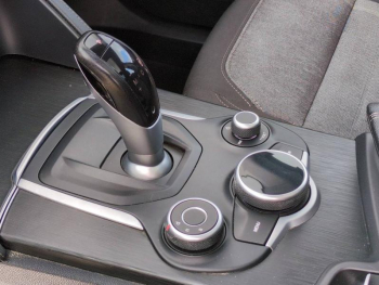 Photo 20 du bon plan ALFA ROMEO Stelvio 2.2 Diesel 150ch Super AT8 occasion à 17900 €