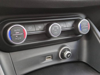 Photo 26 du bon plan ALFA ROMEO Stelvio 2.2 Diesel 150ch Super AT8 occasion à 17900 €