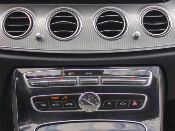 Photo 21 du bon plan MERCEDES-BENZ Classe E 350 d 258ch Fascination 9G-Tronic occasion à 24980 €