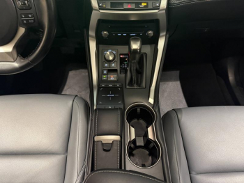 Photo 12 du bon plan LEXUS NX 300h 2WD Pack Business MY20 occasion à 27990 €