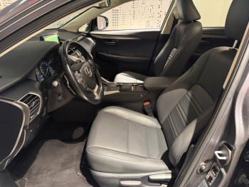 Photo 17 du bon plan LEXUS NX 300h 2WD Pack Business MY20 occasion à 27990 €