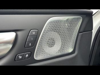 Photo 19 du bon plan VOLVO XC60 T6 Hybride Rechargeable 253 + 145ch Black Edition Geartronic 8 AWD occasion à 72900 €