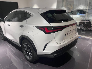 Photo 4 du bon plan LEXUS NX 450h+ Luxe 4WD MY24 occasion à 42490 €