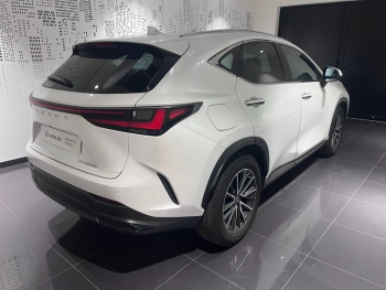 Photo 5 du bon plan LEXUS NX 450h+ Luxe 4WD MY24 occasion à 42490 €