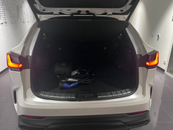 Photo 8 du bon plan LEXUS NX 450h+ Luxe 4WD MY24 occasion à 42490 €