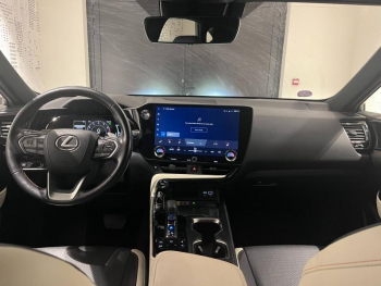 Photo 10 du bon plan LEXUS NX 450h+ Luxe 4WD MY24 occasion à 42490 €
